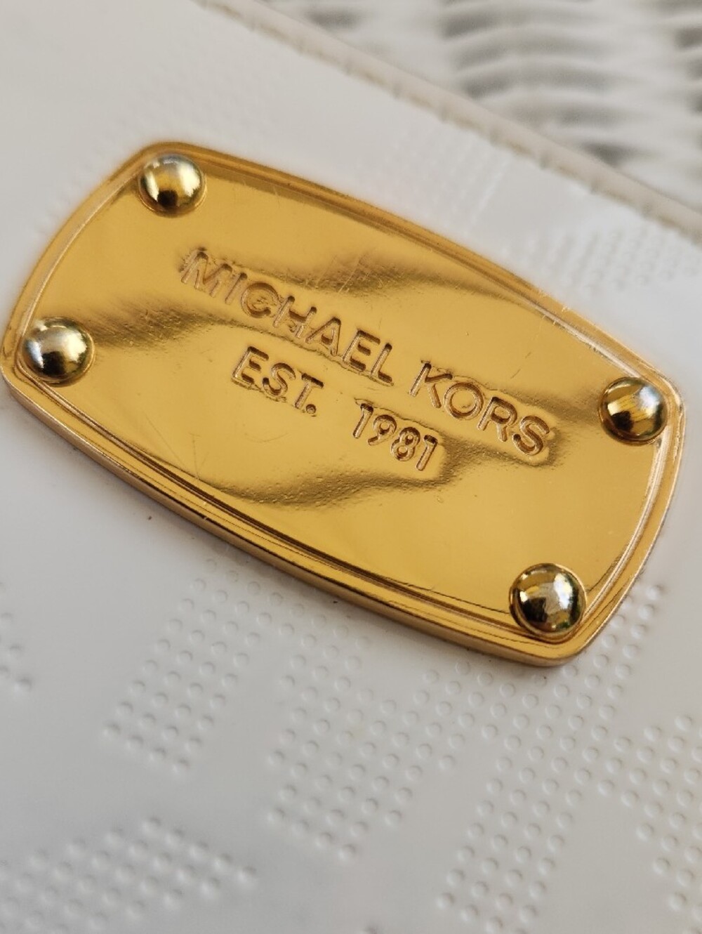 Michael Kors White Wallet with Gold Plaque Good Condition